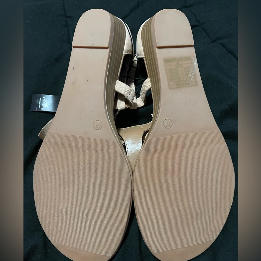 Torrid Mini Wedge Bow Sandals - 11W - NWT - Picture 3 of 5